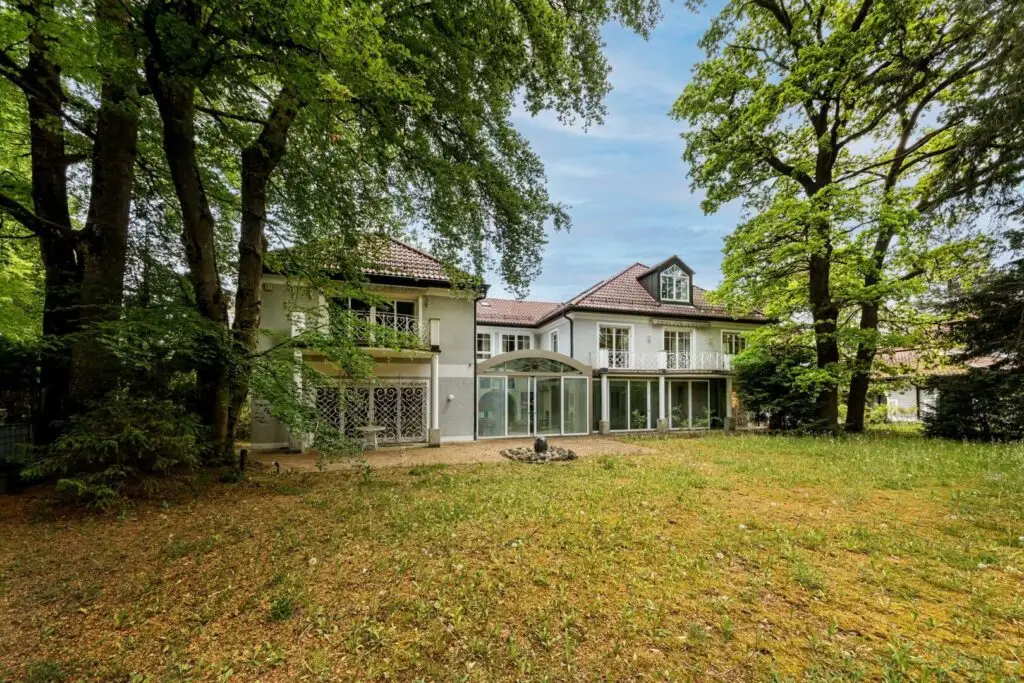 Blick vom Garten aufs Haus