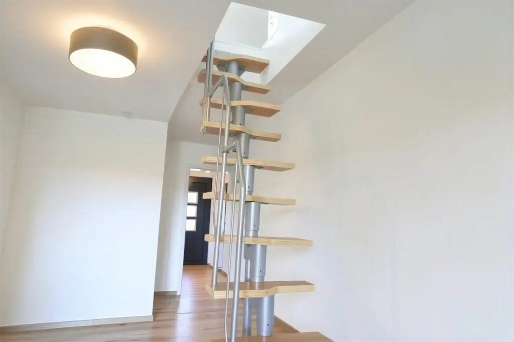 Treppe Dachgeschoss - (KI generiert)