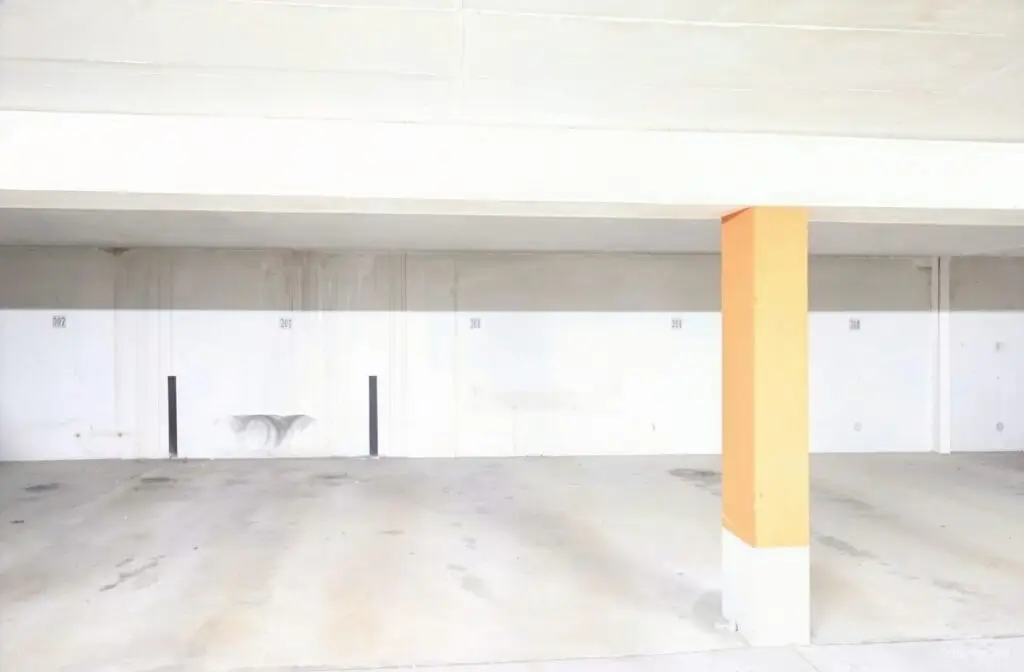 Tiefgaragenstellplatz - (KI generiert)