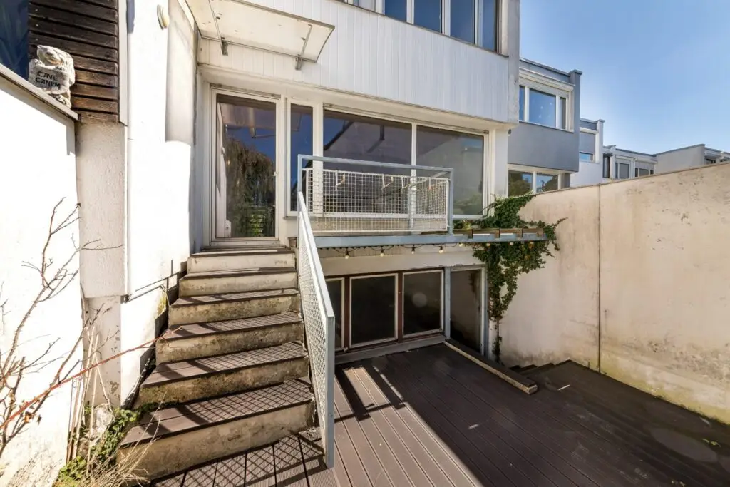 Außenansicht mit Terrasse